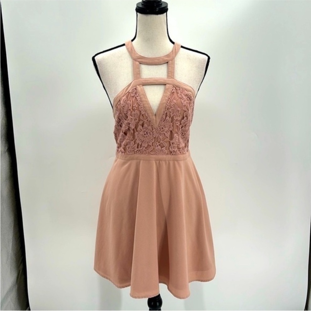 UEC Lulu’s mauve lace fit n flare lace dress size medium